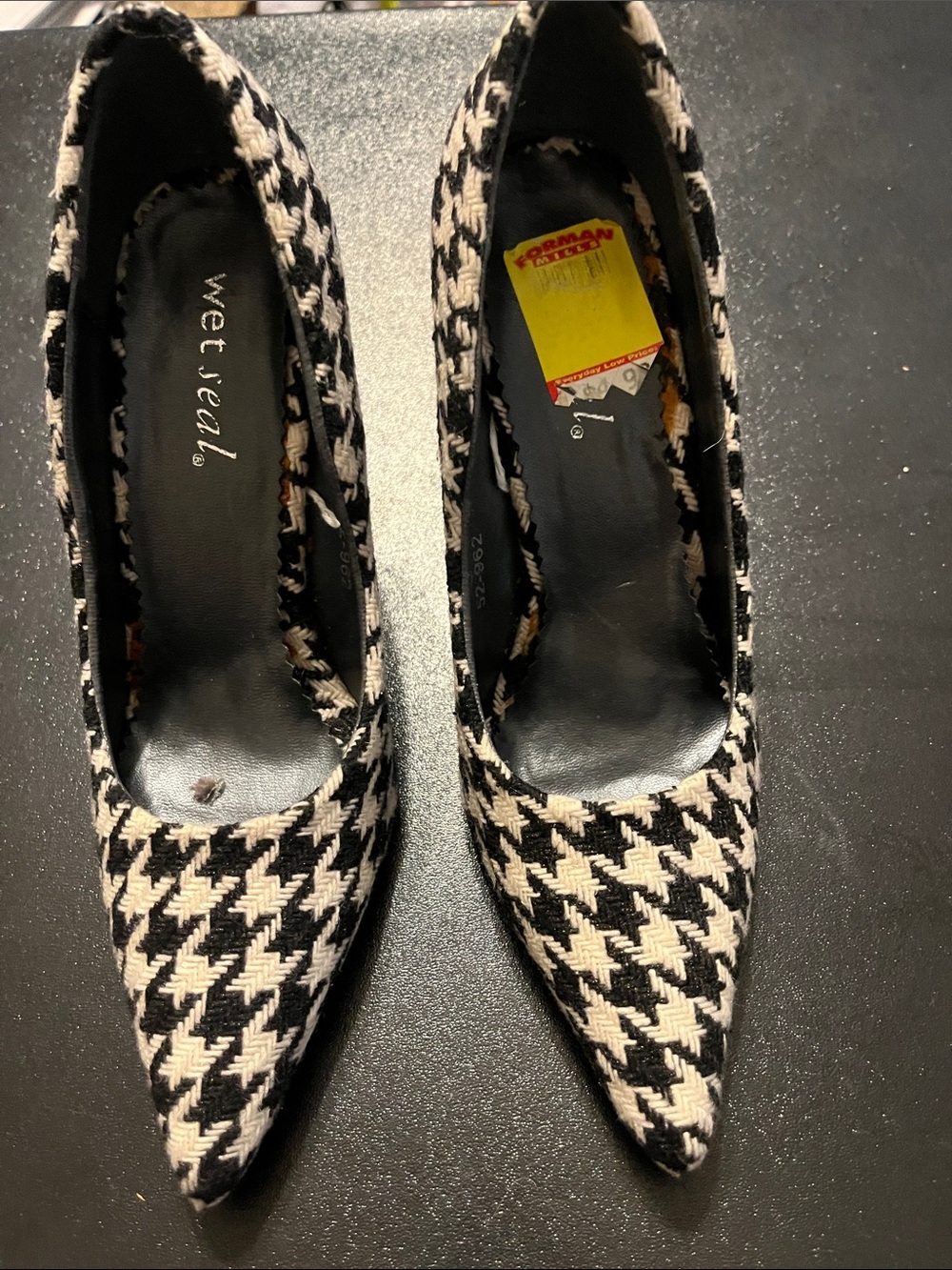 Wet Seal Black & White Houndstooth Pointed Toe Pumps